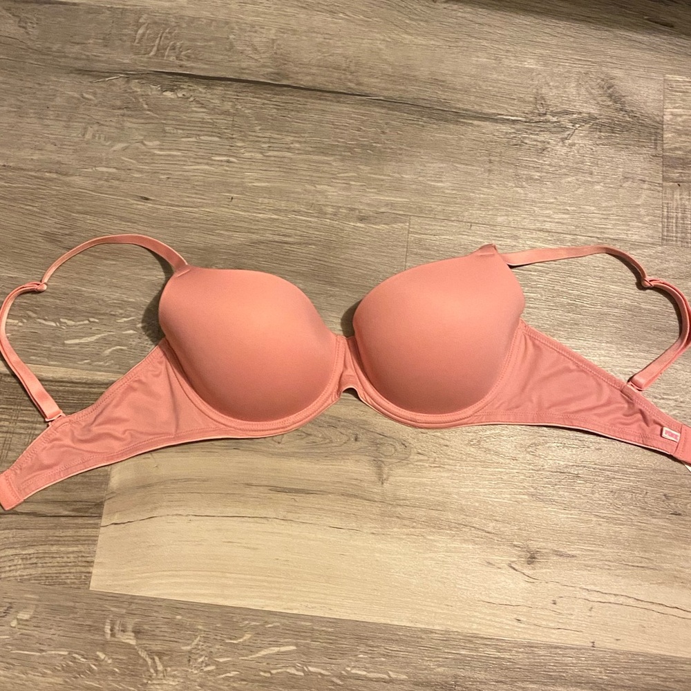 PINK Lightly lined, Cupped Bra